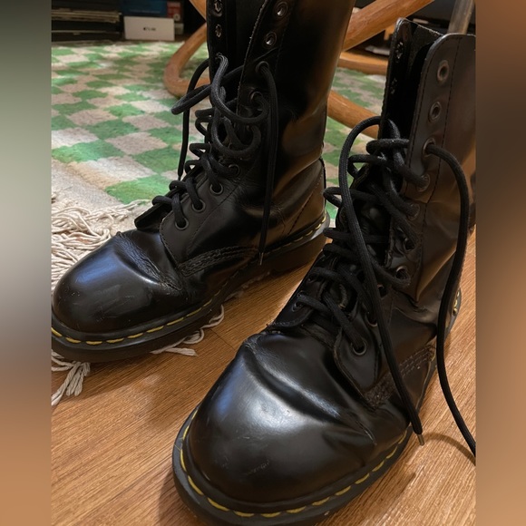 Doc Martens 1460 boots - Picture 3 of 5